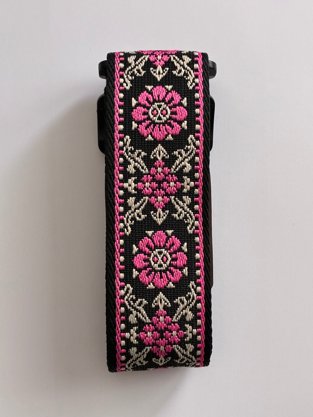 Kitarahihna (kuviolla)