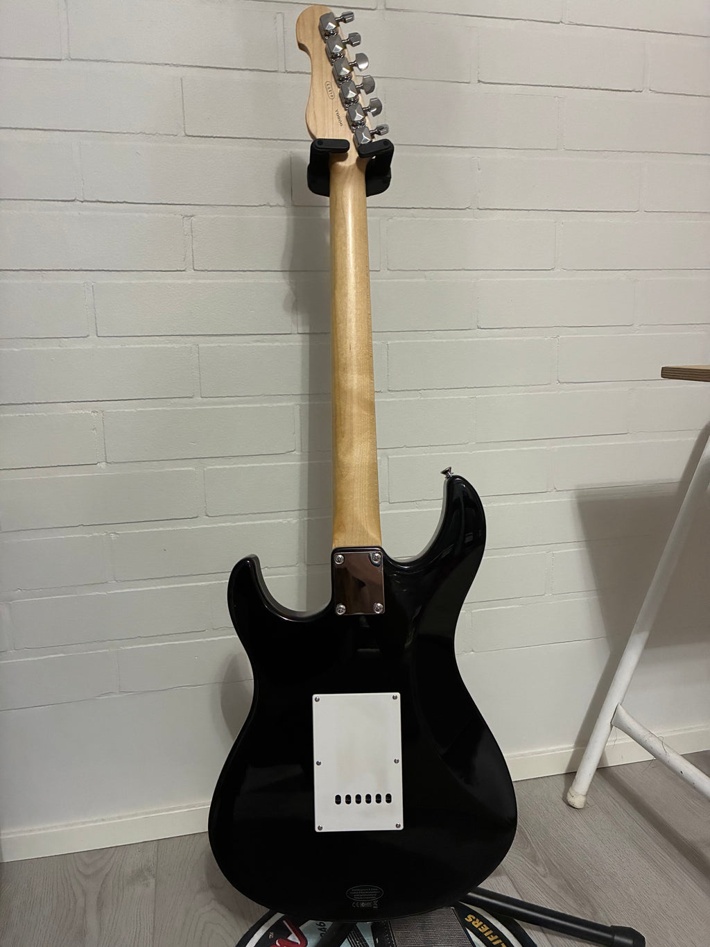 Yamaha EG 012 Sähkökitara (käytetty)