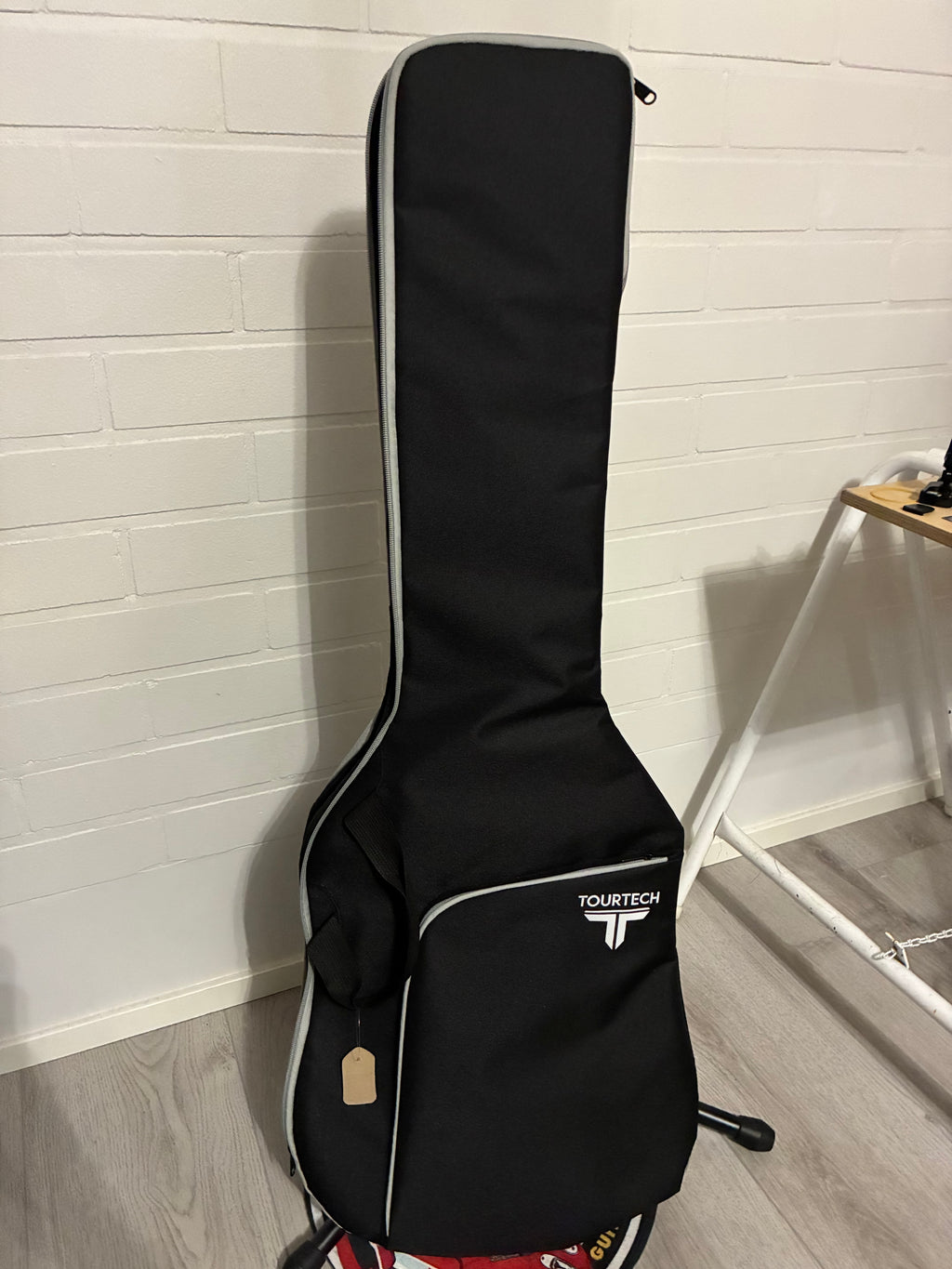 Tourtech kitarapussi (B-stock)