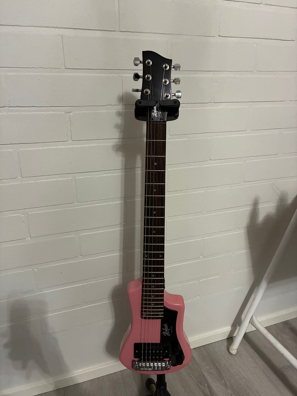 Höfner Shorty Pink sähkökitara (käytetty)