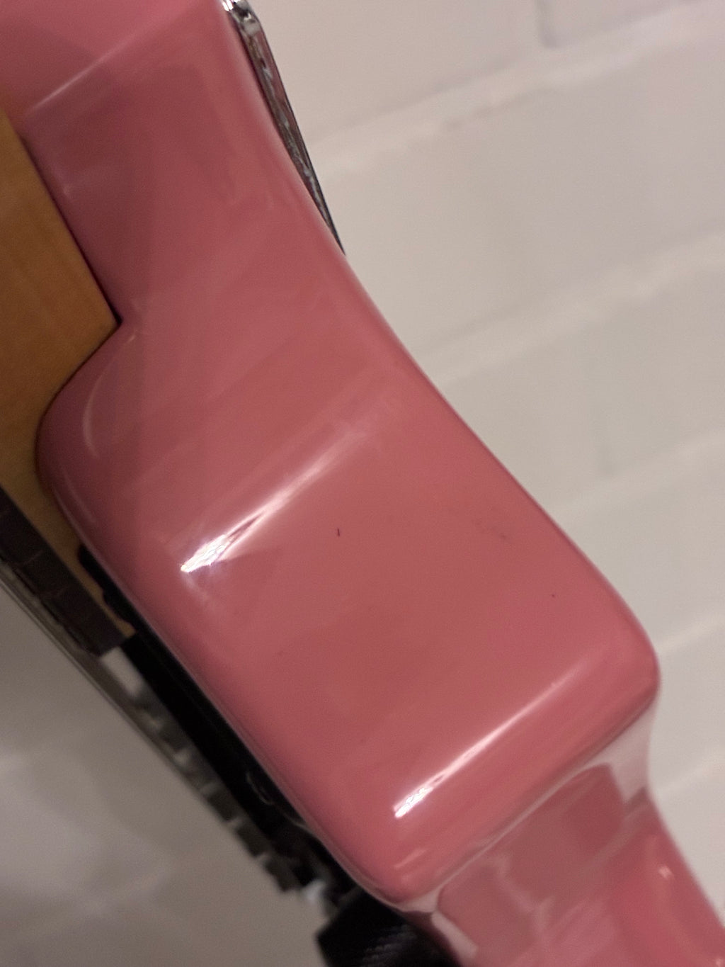 Höfner Shorty Pink sähkökitara (käytetty)