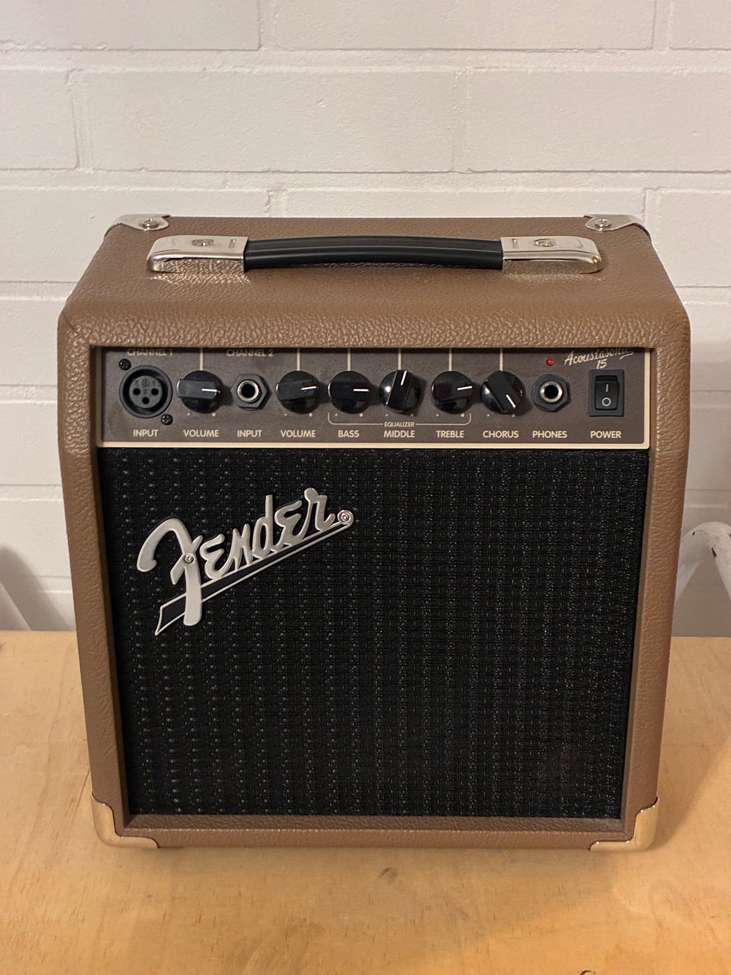 Fender Acoustasonic 15 (käytetty)