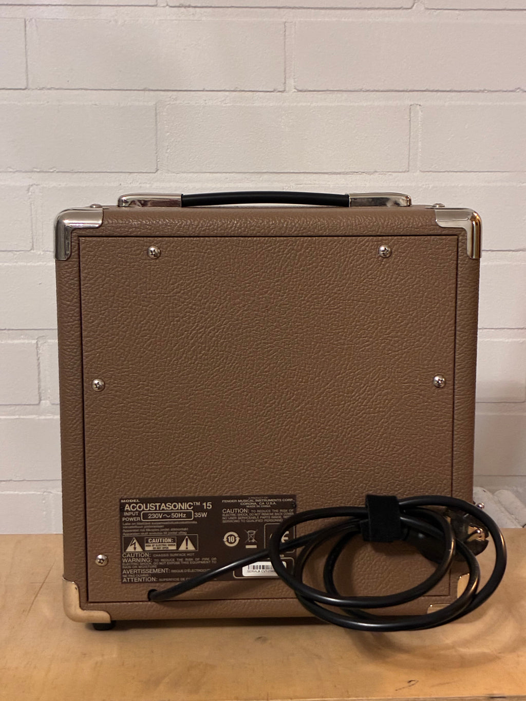 Fender Acoustasonic 15 (käytetty)