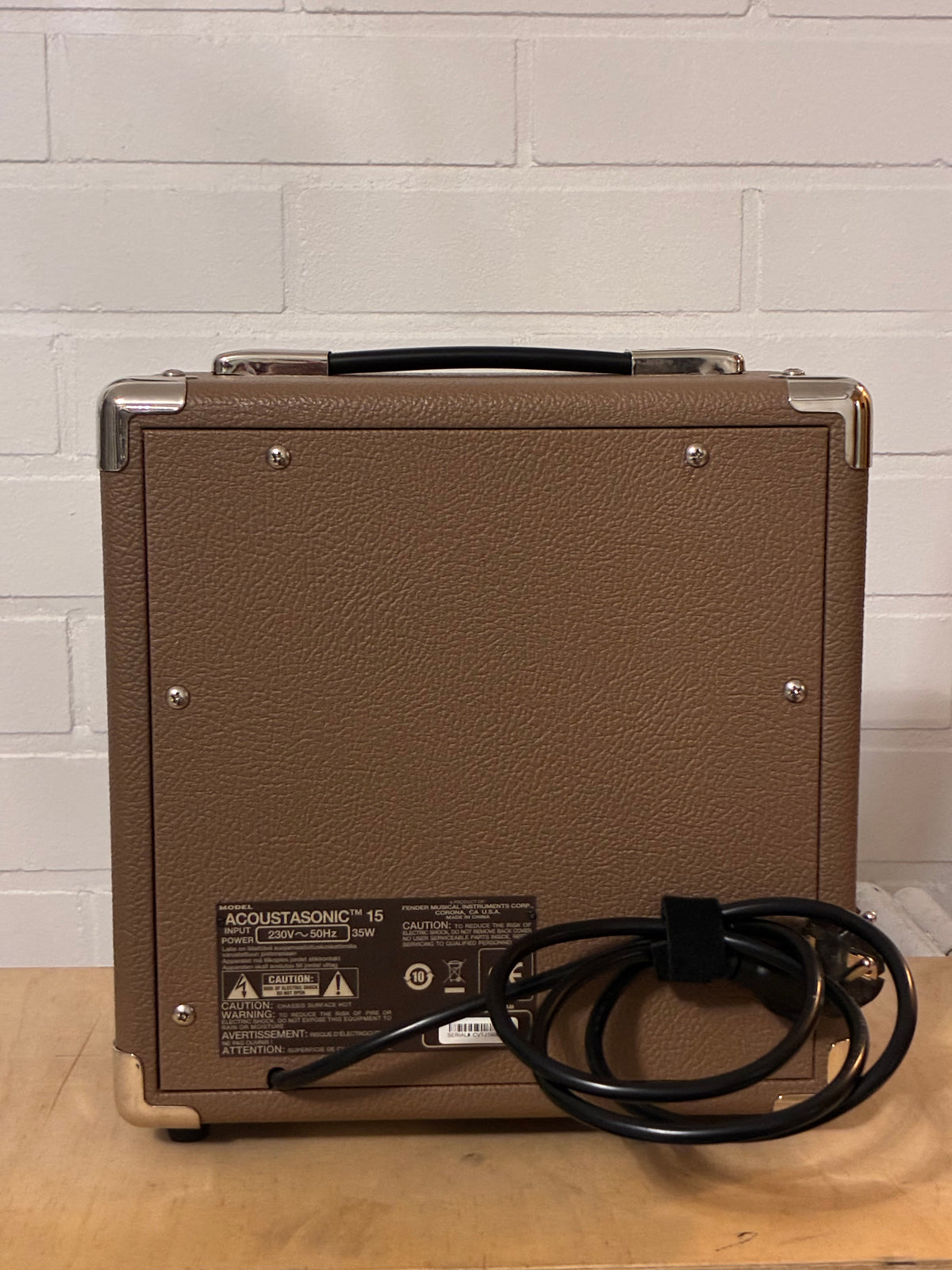 Fender Acoustasonic 15 (käytetty)