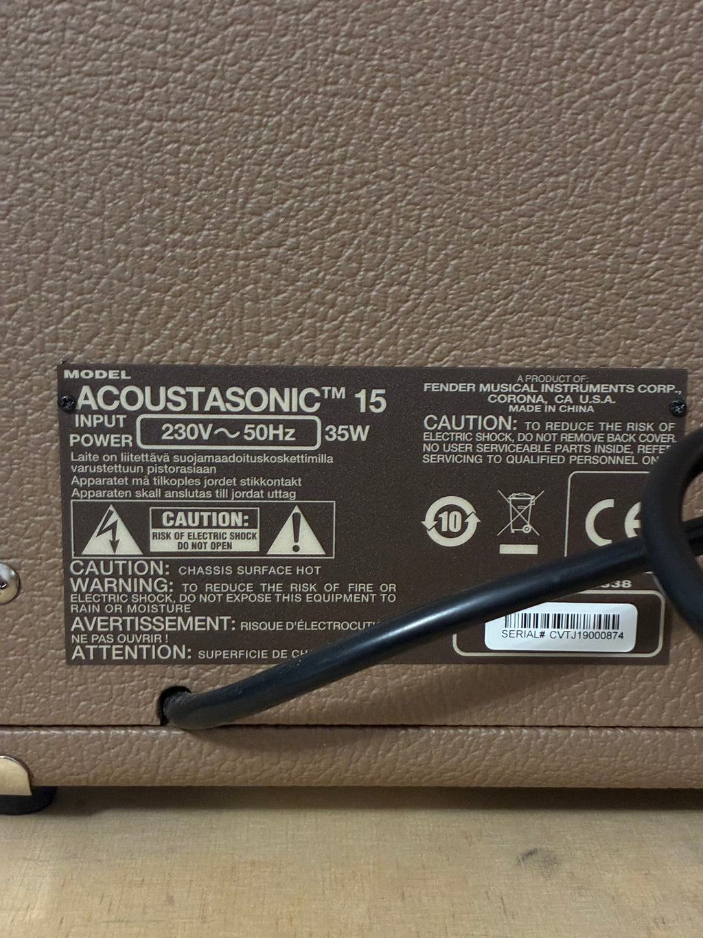 Fender Acoustasonic 15 (käytetty)